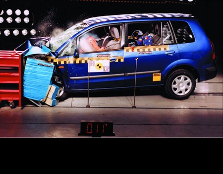 Краш тест Mazda Premacy (2001)